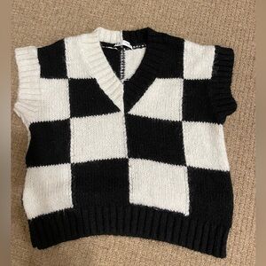 Zara Black and White Checkered Sweater Vest size M